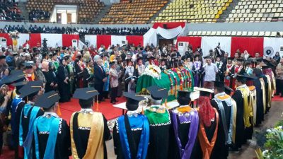 Momen Penghormatan Terakhir Civitas Akademik kepada Rektor Pertama Unila