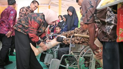 Dinsos Lampung Salurkan Alat Bantu-Paket Usaha kepada Penyandang Disabilitas