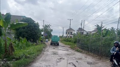 Jalan Di Sabah Balau, Lampung Selatan, Rusak Parah Dan Sangat Membahayakan Pengguna Jalan