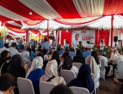 Tak Hanya Pendukung Prabowo, Relawan Jokowi juga Sambut Kedatangan Prabowo di Lampung
