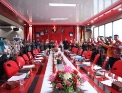 Hj. Eva Dwiana Pimpin Rapat Tim Gugus Kota Layak Anak Di Ruang Rapat Walikota Bandar Lampung