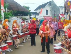 Walikota Eva Dwiana Resmikan Kantor Kelurahan Kota Sepang