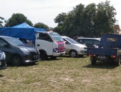 Lapangan Bola Jadi Area Parkir Roda Empat Pengunjung Pantai Wisata Labju