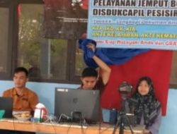 Disdukcapil Kabupaten Pesibar Jemput Bola Untuk Perekaman E KTP Pemula