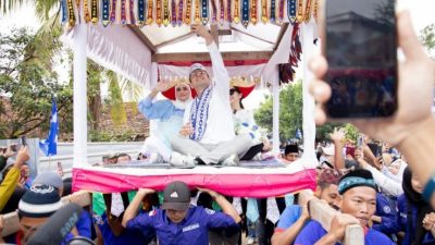 Putri Zulkifli Hasan dan Raffi-Nagita Diarak Adat Lampung oleh Warga Natar