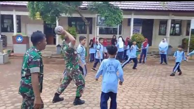 Koramil 424-07/Gadingrejo Kodim 0424/Tanggamus Giatkan Olahraga Sehat Bersama Siswa SDN 1 Gadingrejo