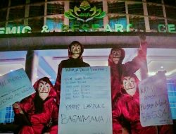 Bertopeng Salvador, Lingkaran Kecil Sampaikan Kritik “Indonesia Darurat Demokrasi”