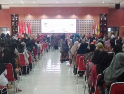 Eva Dwiana Serahkan Insentif Relawan Perempuan dan Anak di Aula Semergou Bandar Lampung