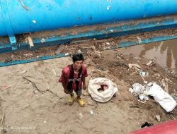Geger! Mayat Bayi Ditemukan Terbungkus Plastik di Bawah Jembatan RS Urip Sumoharjo
