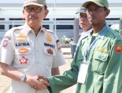 Bupati AGUS ISTIQLAL Hadiri Gelar Pasukan SATLINMAS Pemilu Serentak 2024
