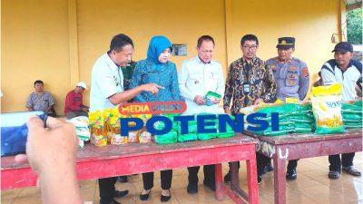 Pj Bupati Tuba Qudrotul Tinjau Langsung Stok dan Harga Beras Bulog Di Kampung UGI. 
