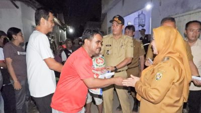 Usai Rapat, Walikota Bandar Lampung Eva Dwiana Berikan Bantuan Warga Terdampak Banjir