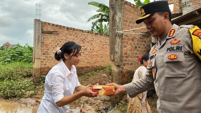Kapolresta Bandarlampung Bantu Warga Terdampak Banjir 