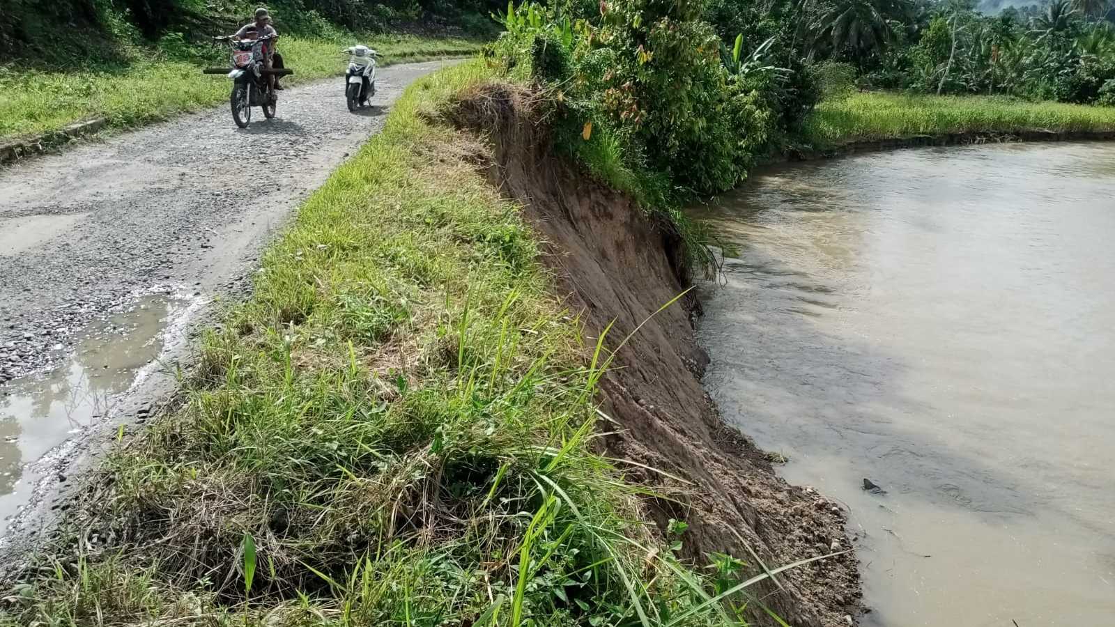 Tanggul Way Semaka Ambrol, Akses Jalan Pekon Tulung Asahan Tanggamus Terancam