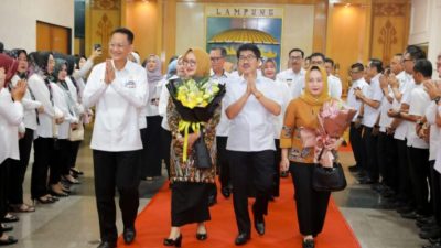 Sekdaprov Fahrizal Lepas Kepala Bapenda Adi Erlansyah Dan Kepala Balitbangda Hamartoni Ahadis Memasuki Masa Purnabakti