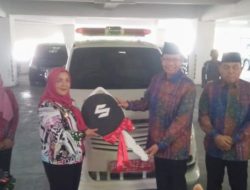 Pemkot Bandar Lampung Menyerahkan Bantuan 1 unit Kendaraan Ambulance Untuk Operasional Klinik Pratama UIN RIL