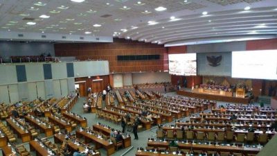 Fahri Hamzah: Ambang Batas Merugikan, Rakyat Harus Bebas Memilih!