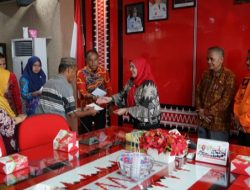 Eva Dwiana Salurkan Bantuan Langsung untuk Korban Banjir