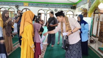 Sekretaris PGRI Palembang Berbagi Kebaikan di Bulan Ramadan