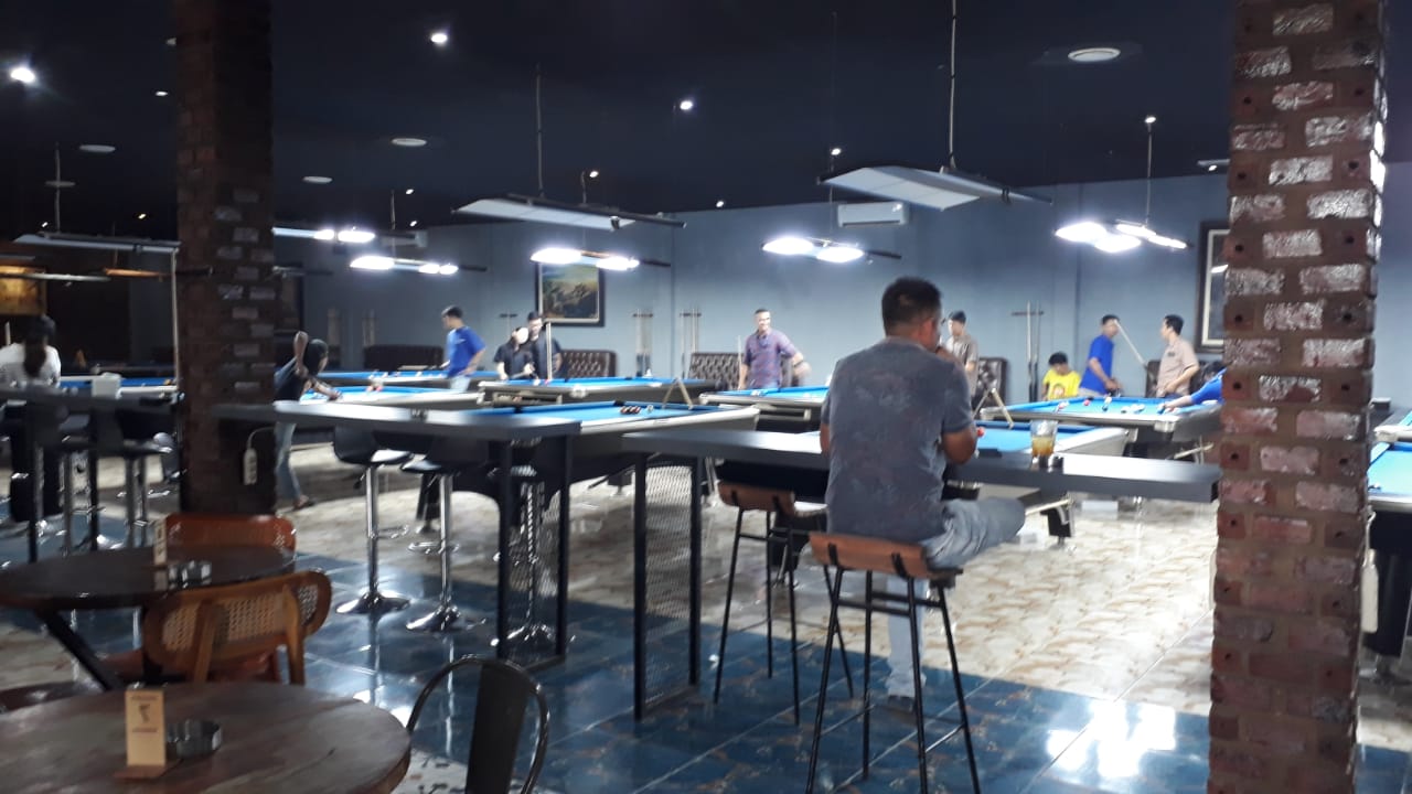 Billiard dan Kopi: Gabungan Seru di Cafe Cabrio Bandarlampung