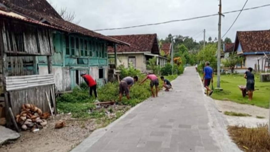 Pekon Labuhan Pulau Pisang Berbenah Jelang Ramadan