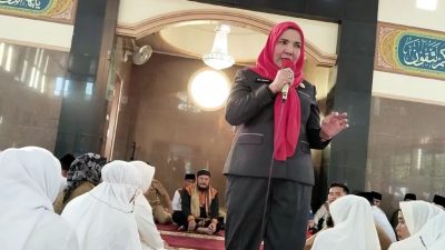 Safari Ramadan, Eva Dwiana Beri Bantuan Umroh – Sumbang Rp25 juta Perbaikan Masjid