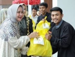 Riana Sari Gelar Aksi Beli dan Bagi untuk Masyarakat