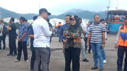 Eva Dwiana Pantau Arus Balik di Pelabuhan Panjang