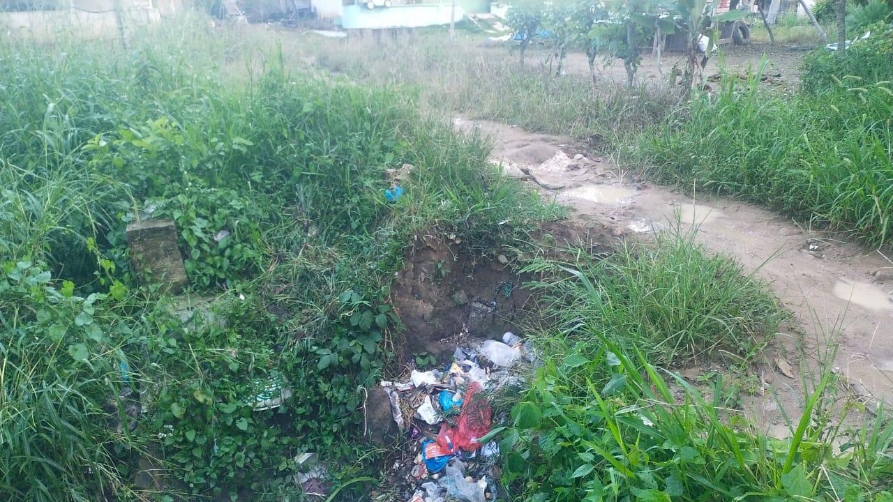 Akses Jalan Warga Pasar Baru Menggala Nyaris Putus 