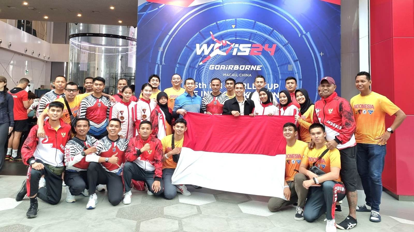 Hari Kartini: Polwan Brimob Polri Juara 2 Skydiving Asia