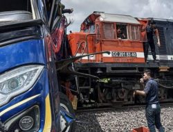 Dampak Tragis: KAI Tanjungkarang Prihatin atas Insiden KA-Bus