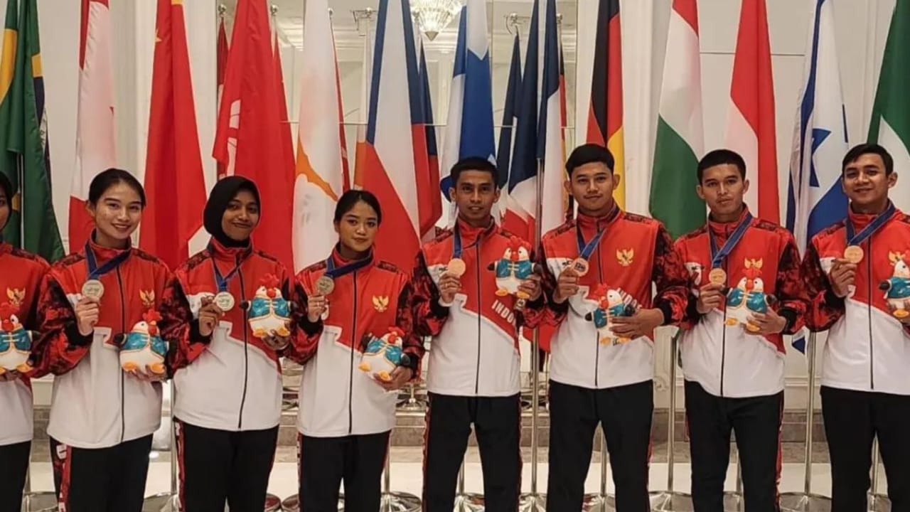 Anggota Brimob Lampung Ukir Prestasi di Kejuaraan Skydiving Macau