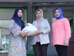 Rektor Unila Lepas Rombongan DWP Bakti Sosial di Rajabasa