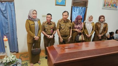 Bupati Tuba Bantu Keluarga Nakes Wafat saat Bertugas 