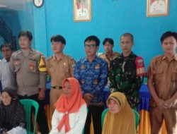 Pj Peratin Pekon Way Sindi Salurkan BLT-DD