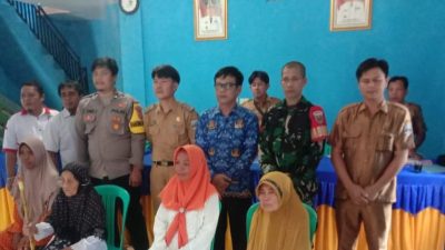Pj Peratin Pekon Way Sindi Salurkan BLT-DD