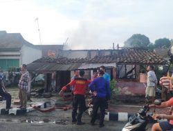 Rumah Warga Menggala Tengah Hangus Dilalap Api