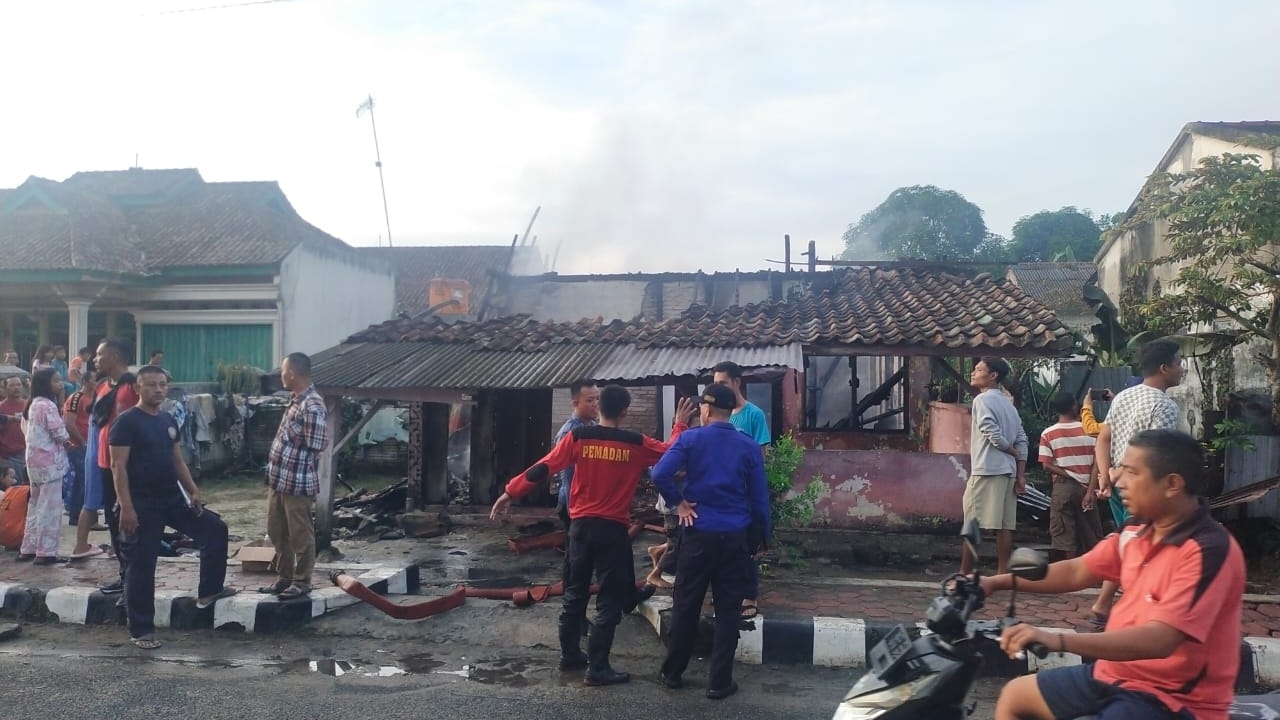 Rumah Warga Menggala Tengah Hangus Dilalap Api