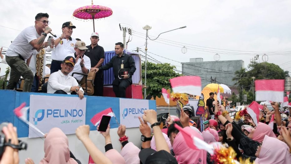 Arinal Lepas Kirab Marching Band dan Karnaval HUT ke-60