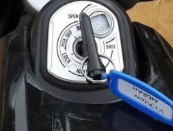 Lupa Cabut Kunci: Motor Pengunjung Pantai Labuhan Jukung Raib