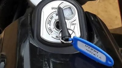 Lupa Cabut Kunci: Motor Pengunjung Pantai Labuhan Jukung Raib