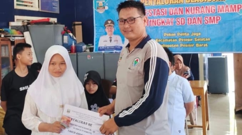 Generasi Unggul: Pekon Pelita Jaya Bantu Siswa Berprestasi