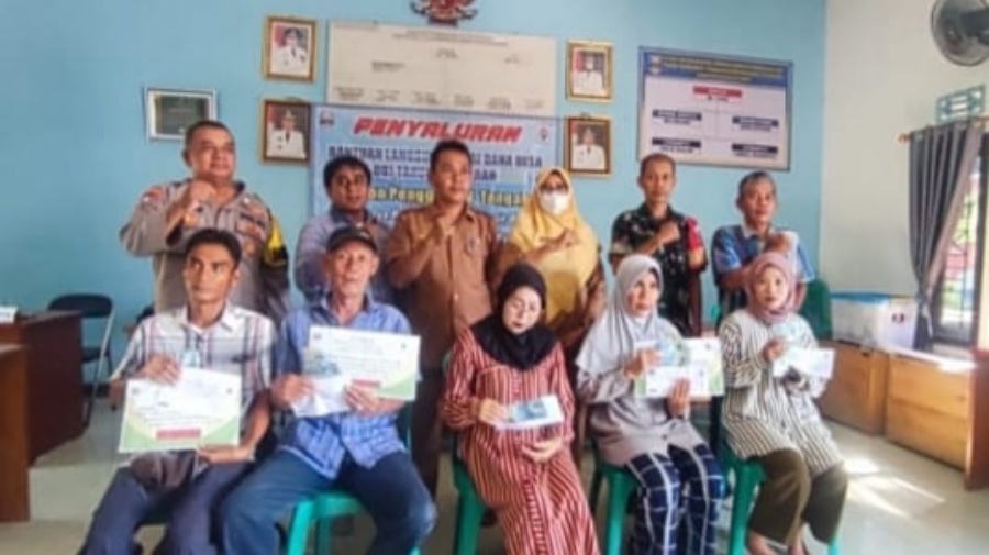 10 KPM Pekon Karya Penggawa V Tengah Terima BLT-DD