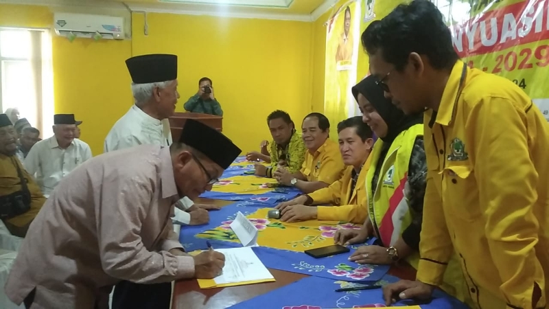Ardi Arfani Serahkan Formulir Cabup ke Partai Golkar-PAN