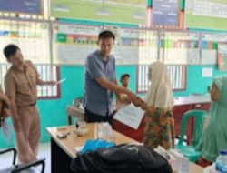 Peratin Way Batang Lemong Salurkan BLT-DD 