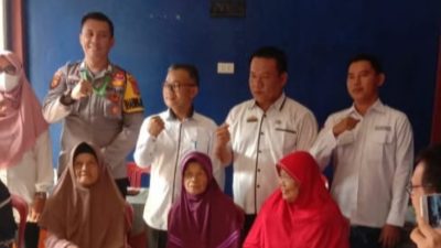 Pekon Tembakak Way Sindi Salurkan BLT-DD