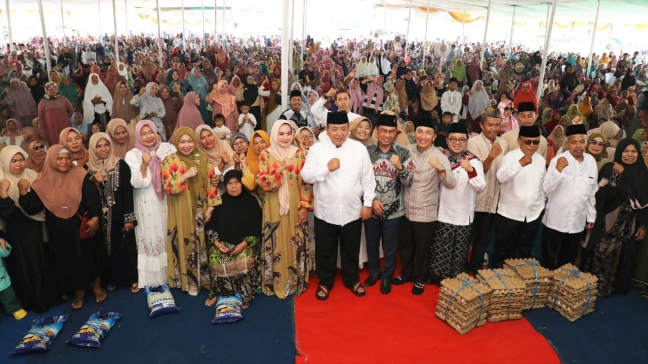 Arinal Djunaidi-Riana Sari Hadiri Pengajian Akbar di Tanggamus