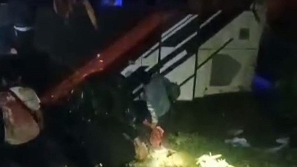 Bus Pariwisata MIN 1 Krui Jatuh ke Jurang Sedayu Tanggamus