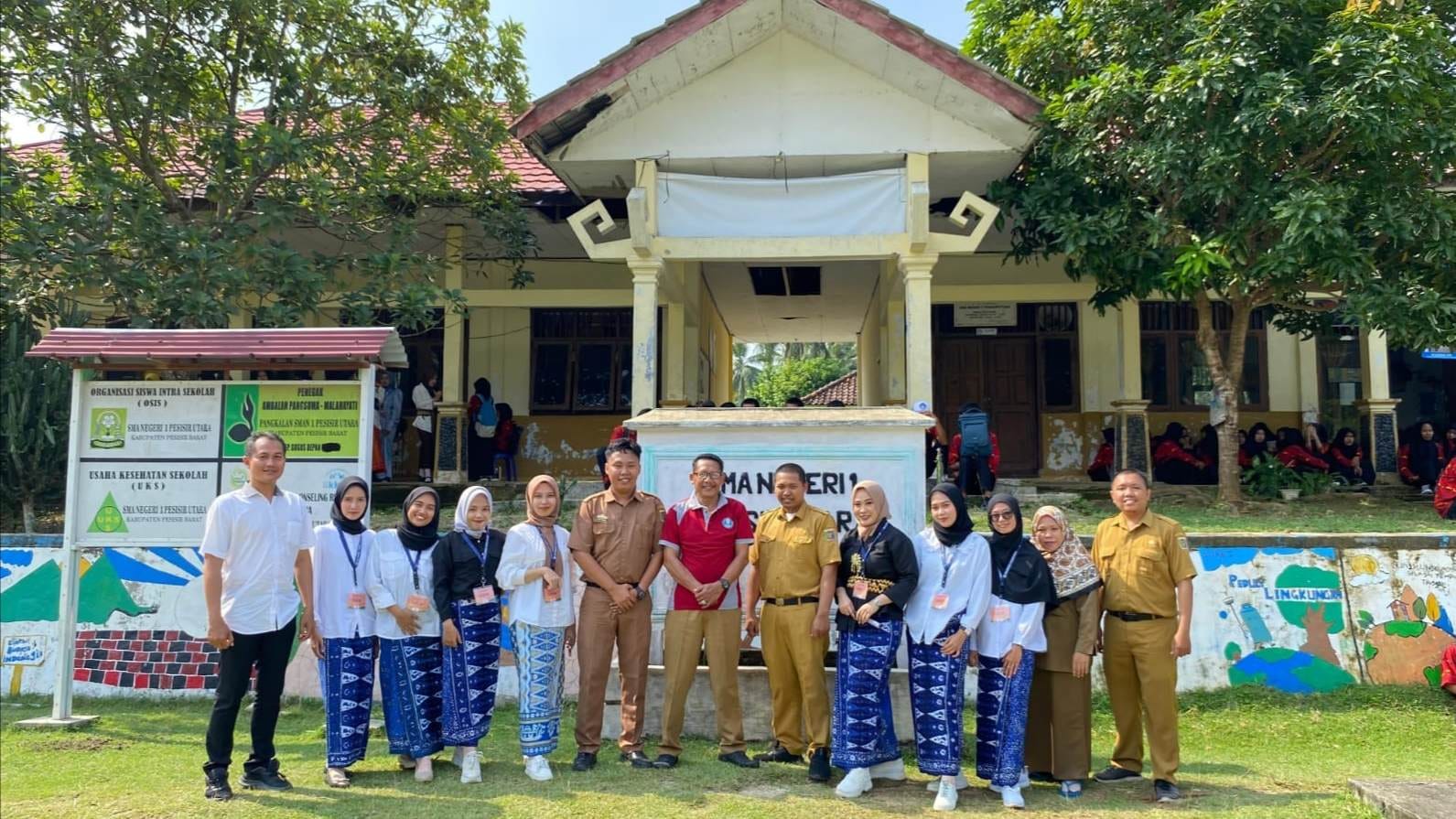 Prestasi Moncer, SMA Negeri 1 Pesisir Utara Rayakan Pawai Kemenangan