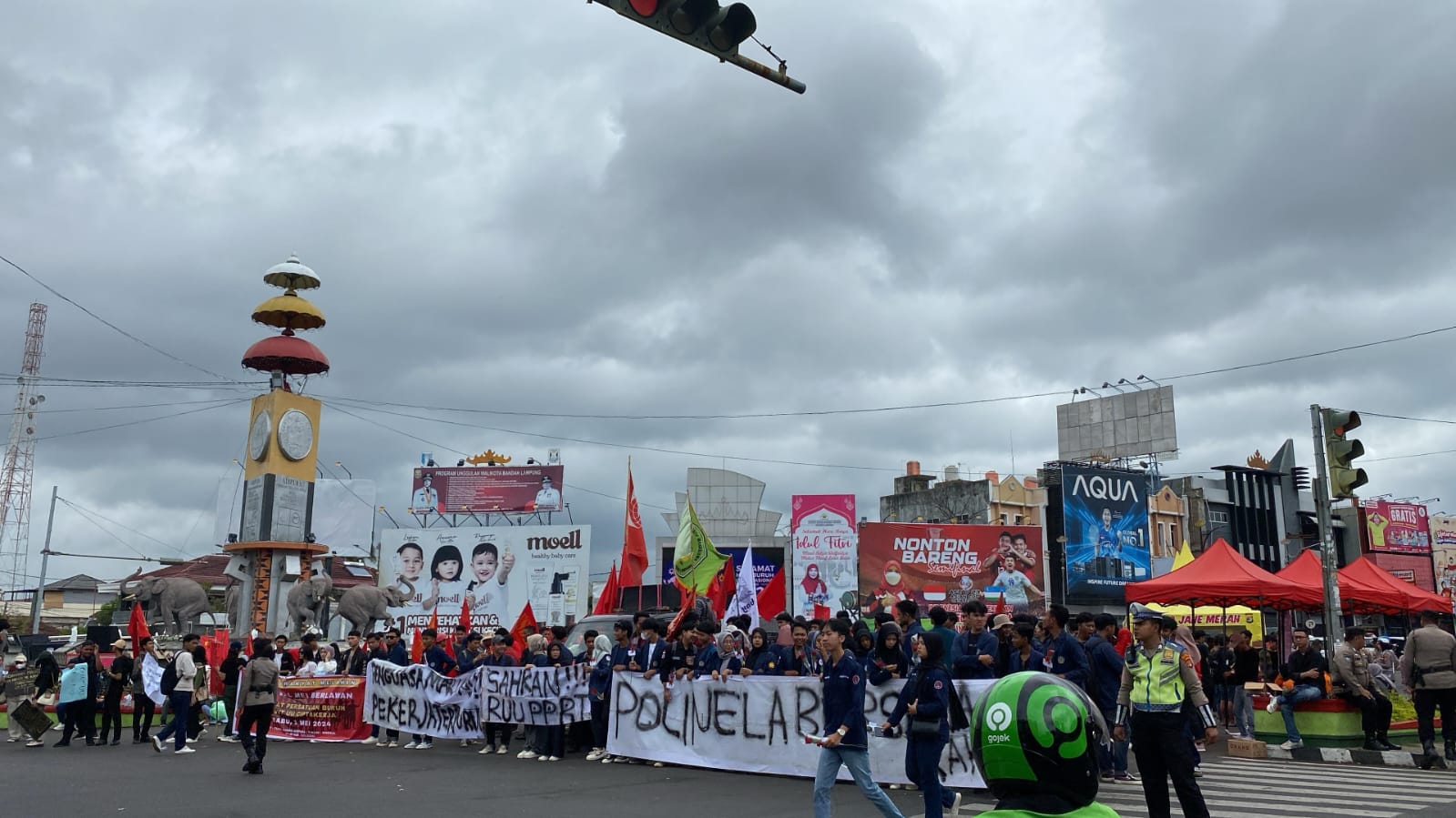 May Day: Aksi Unjuk Rasa di Lampung Tuntut Perubahan